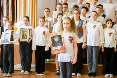 Депутаты посетили праздничный концерт в школе №2, посвящённый предстоящему Дню Победы