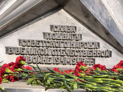 У мемориала «Звезда израненная» состоялась церемония возложения цветов У мемориала «Звезда израненная» состоялась церемония возложения цветов